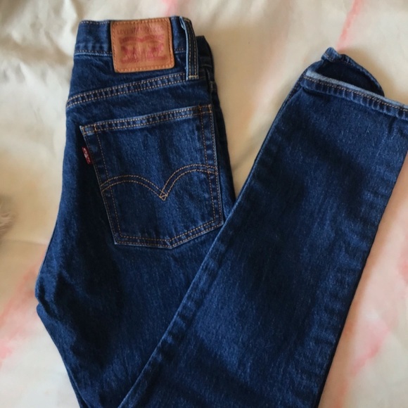 Dark Wash Vintage Levi Jeans - Picture 2 of 6